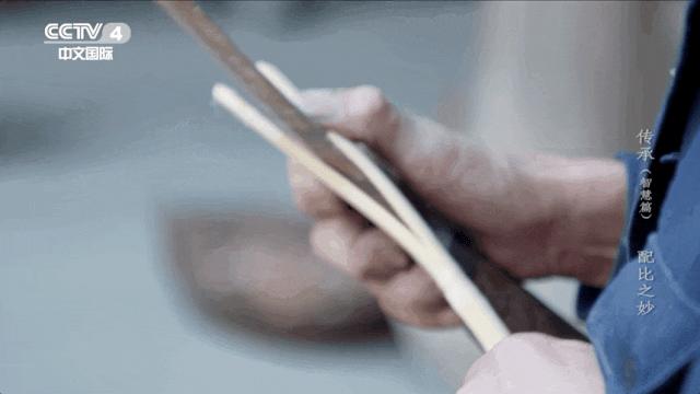 DƬ